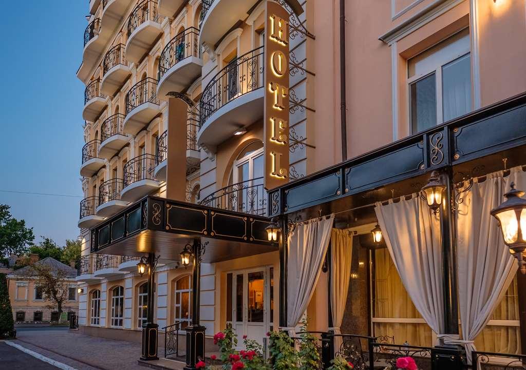بريميير بالازو 4*